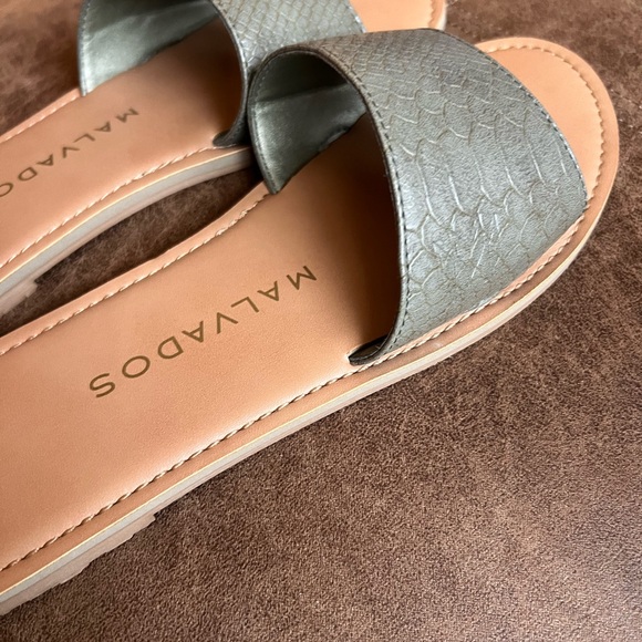 Malvados olive green flats - women’s - sm 9/10 - crocodile texture - Picture 4 of 7